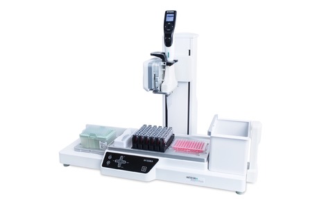 The ASSIST PLUS pipetting robot 