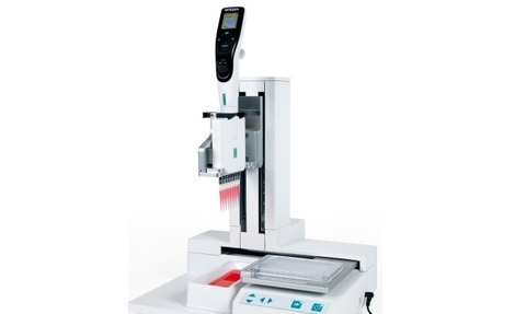 Automated handheld pipette 