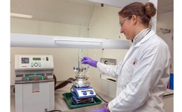 The DrySyn SnowStorm system provides controlled cooling and heating for sub-ambient parallel chemist