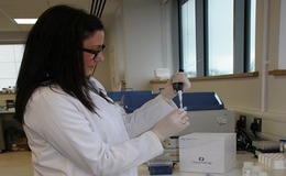 Chromatrap uses a solid phase porous polymer functionalised with protein A or G