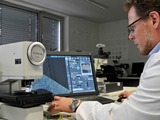 SGS analyst Markus Ridder at the Olympus DSX500: When a specimen is placed beneath the microscope th