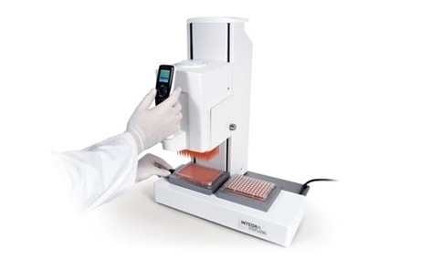 INTEGRA VIAFLO 96 is a handheld 96-channel electronic pipette